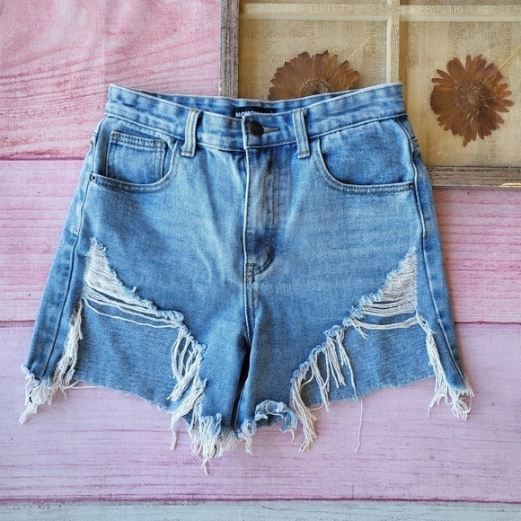 Momokrom Light Wash Distressed High Waist Cutoff Shorts Women’s Size 4 - Picture 2 of 6